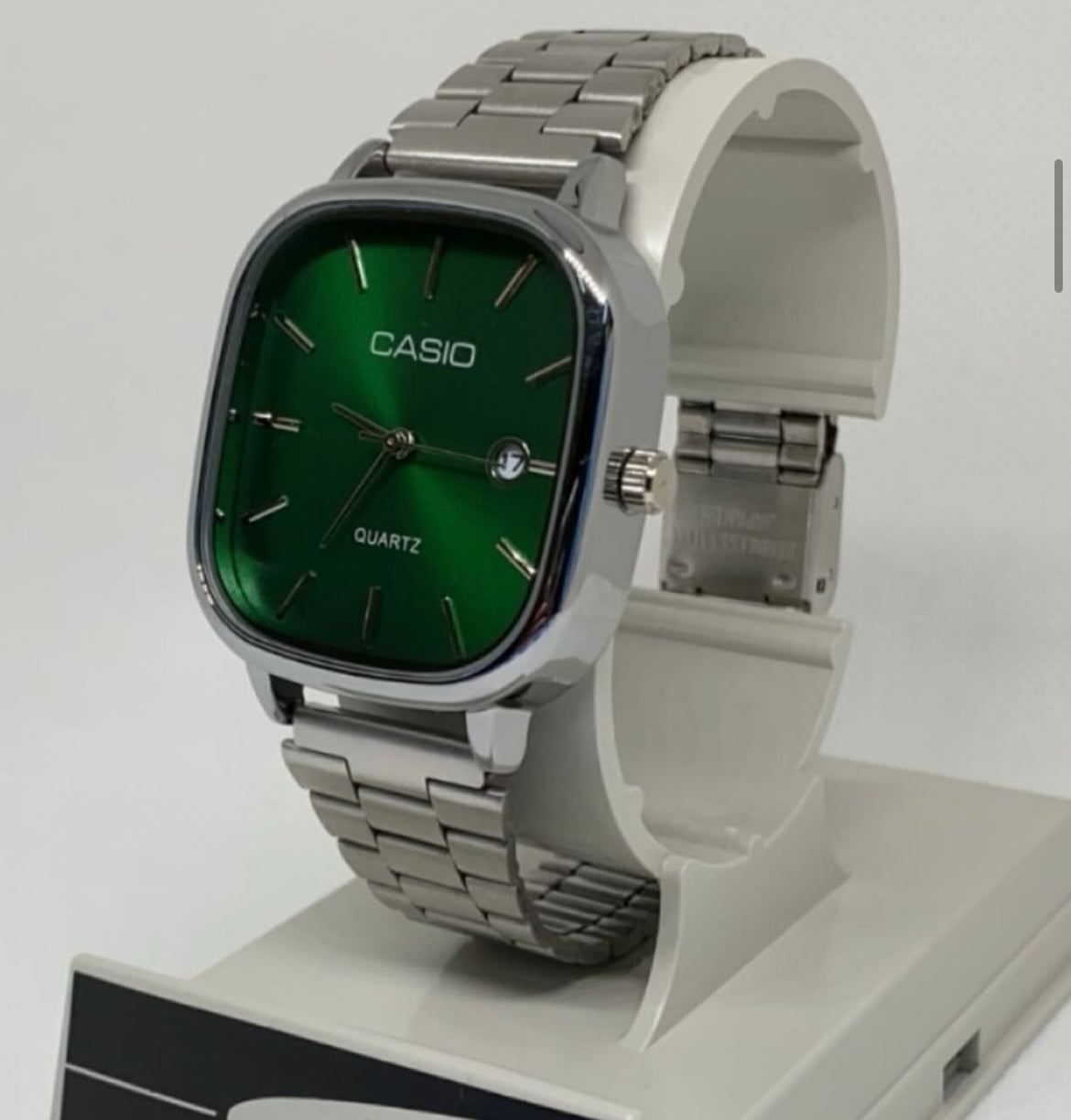 CurrentDealz™ Casio quartz watch